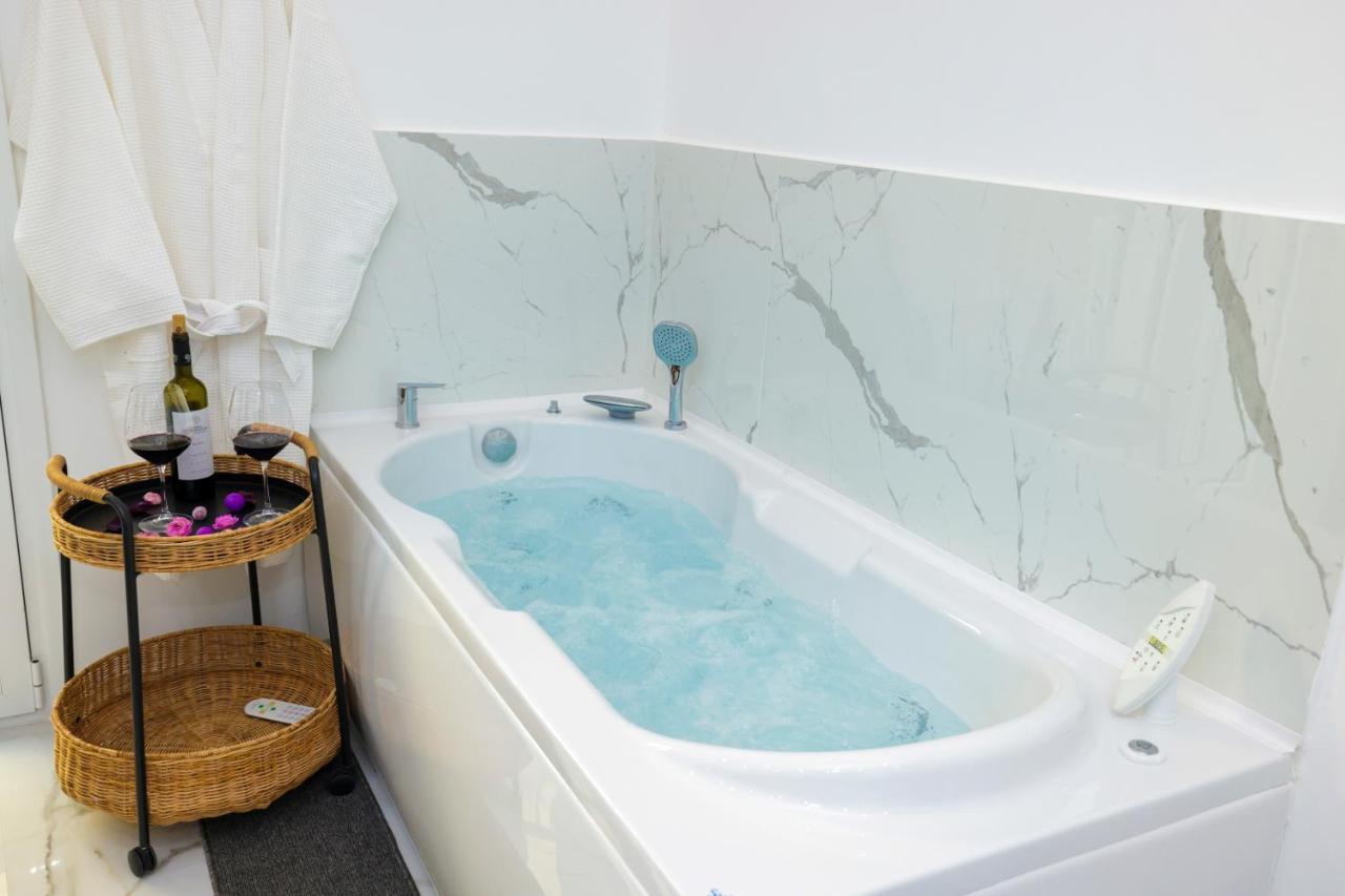 Apollo 2 Bd Jacuzzi Suite Atene Esterno foto