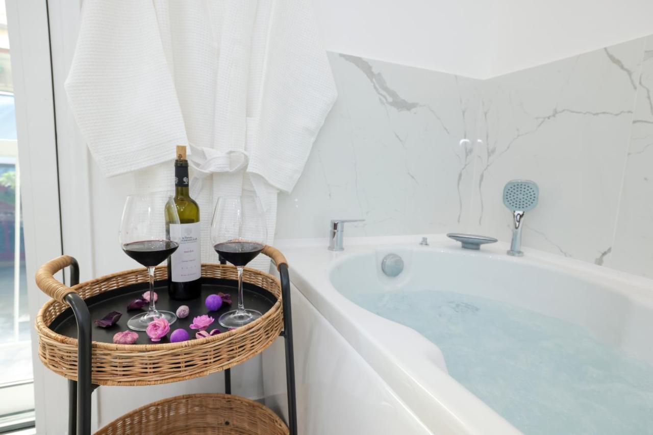 Apollo 2 Bd Jacuzzi Suite Atene Esterno foto