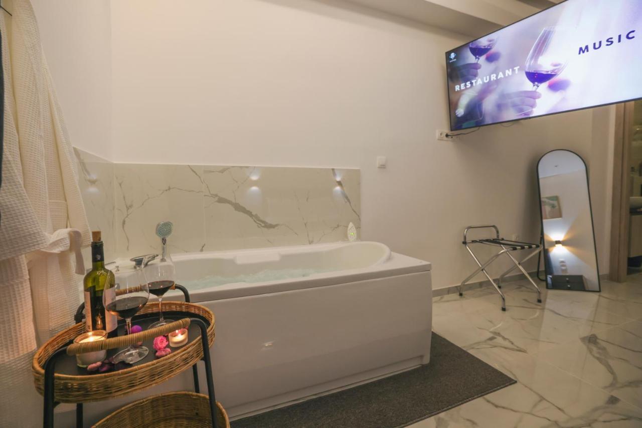Apollo 2 Bd Jacuzzi Suite Atene Esterno foto